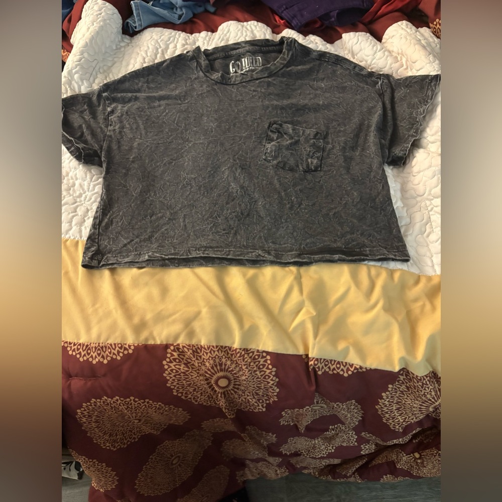 Go Wild 
Crop size S 
Cute 
Smokefree